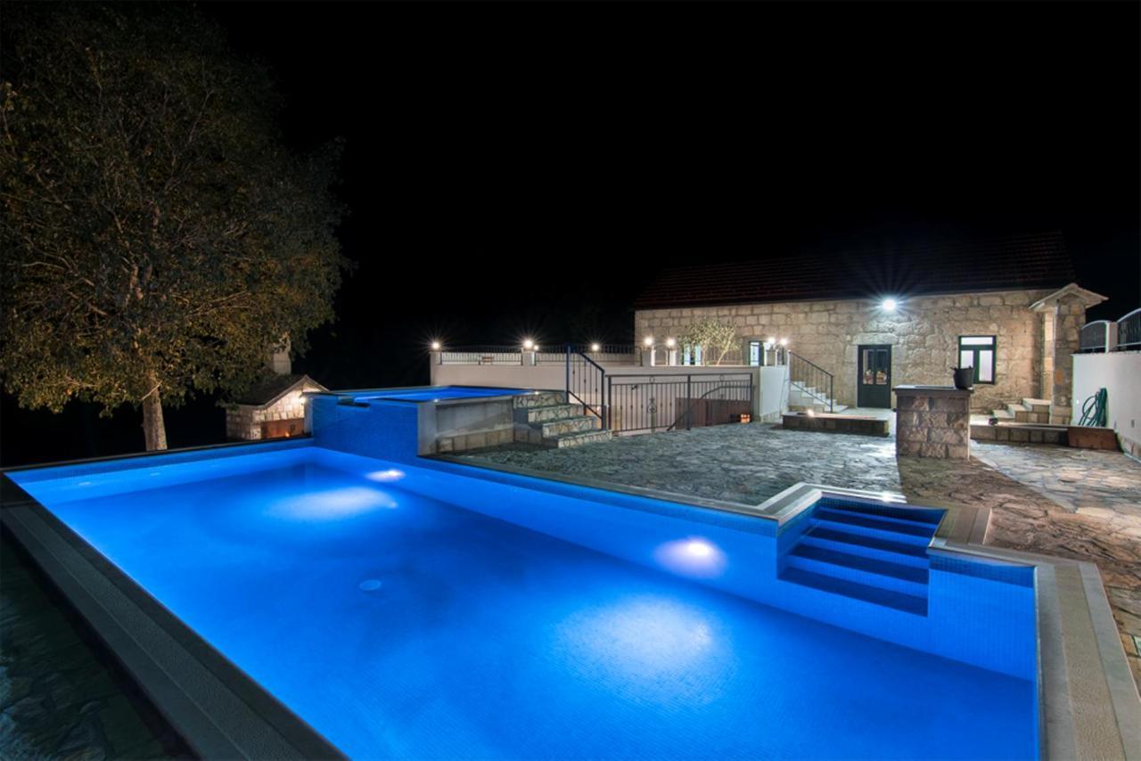 Donje Rascane Dvori Stipanovi With Heated Pool And Jacuzzi 빌라 외부 사진