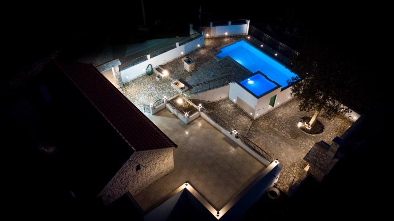 Donje Rascane Dvori Stipanovi With Heated Pool And Jacuzzi 빌라 외부 사진