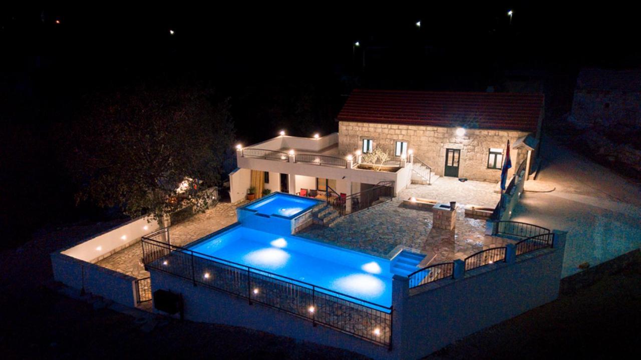 Donje Rascane Dvori Stipanovi With Heated Pool And Jacuzzi 빌라 외부 사진