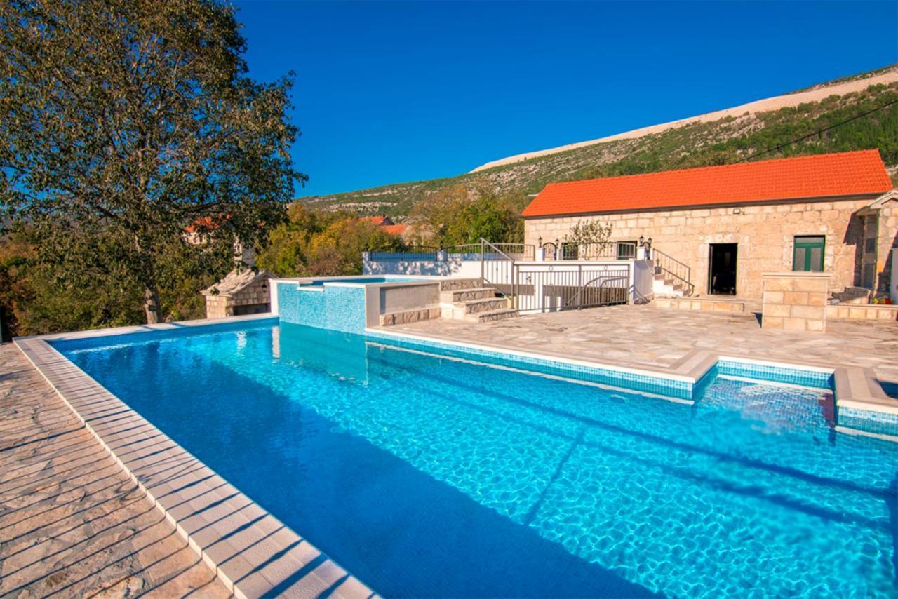 Donje Rascane Dvori Stipanovi With Heated Pool And Jacuzzi 빌라 외부 사진