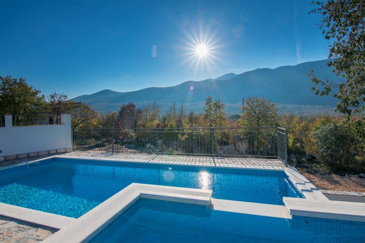 Donje Rascane Dvori Stipanovi With Heated Pool And Jacuzzi 빌라 외부 사진