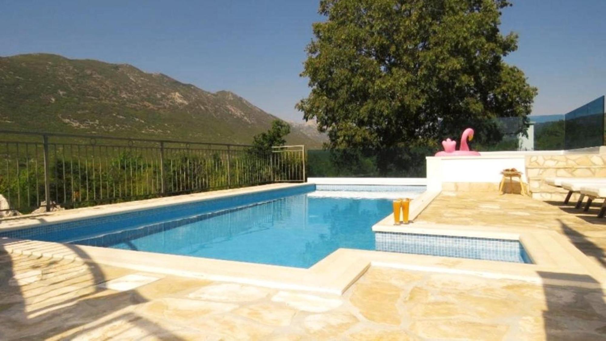 Donje Rascane Dvori Stipanovi With Heated Pool And Jacuzzi 빌라 외부 사진