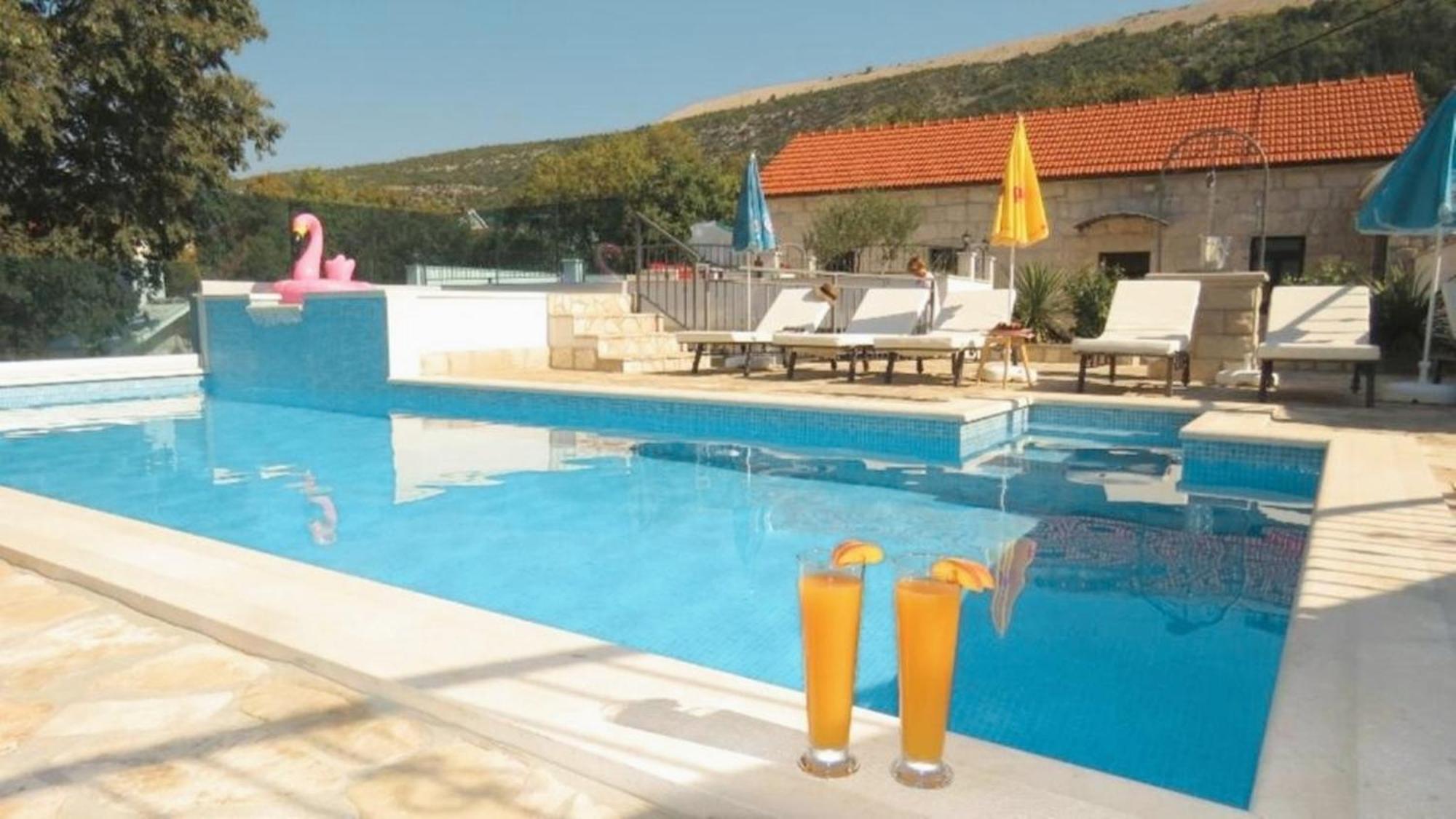 Donje Rascane Dvori Stipanovi With Heated Pool And Jacuzzi 빌라 외부 사진
